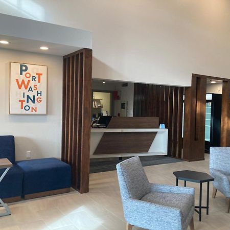 Holiday Inn Express & Suites Port Washington By Ihg Exterior photo