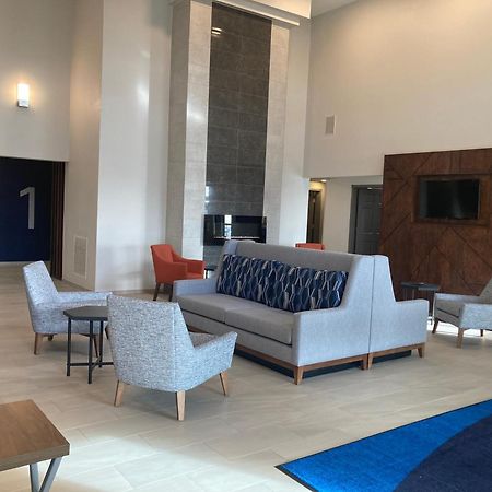 Holiday Inn Express & Suites Port Washington By Ihg Exterior photo