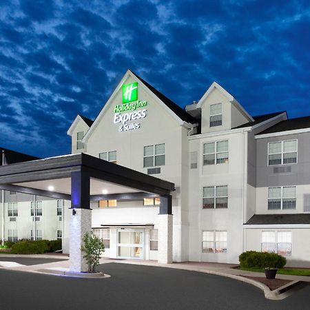 Holiday Inn Express & Suites Port Washington By Ihg Exterior photo