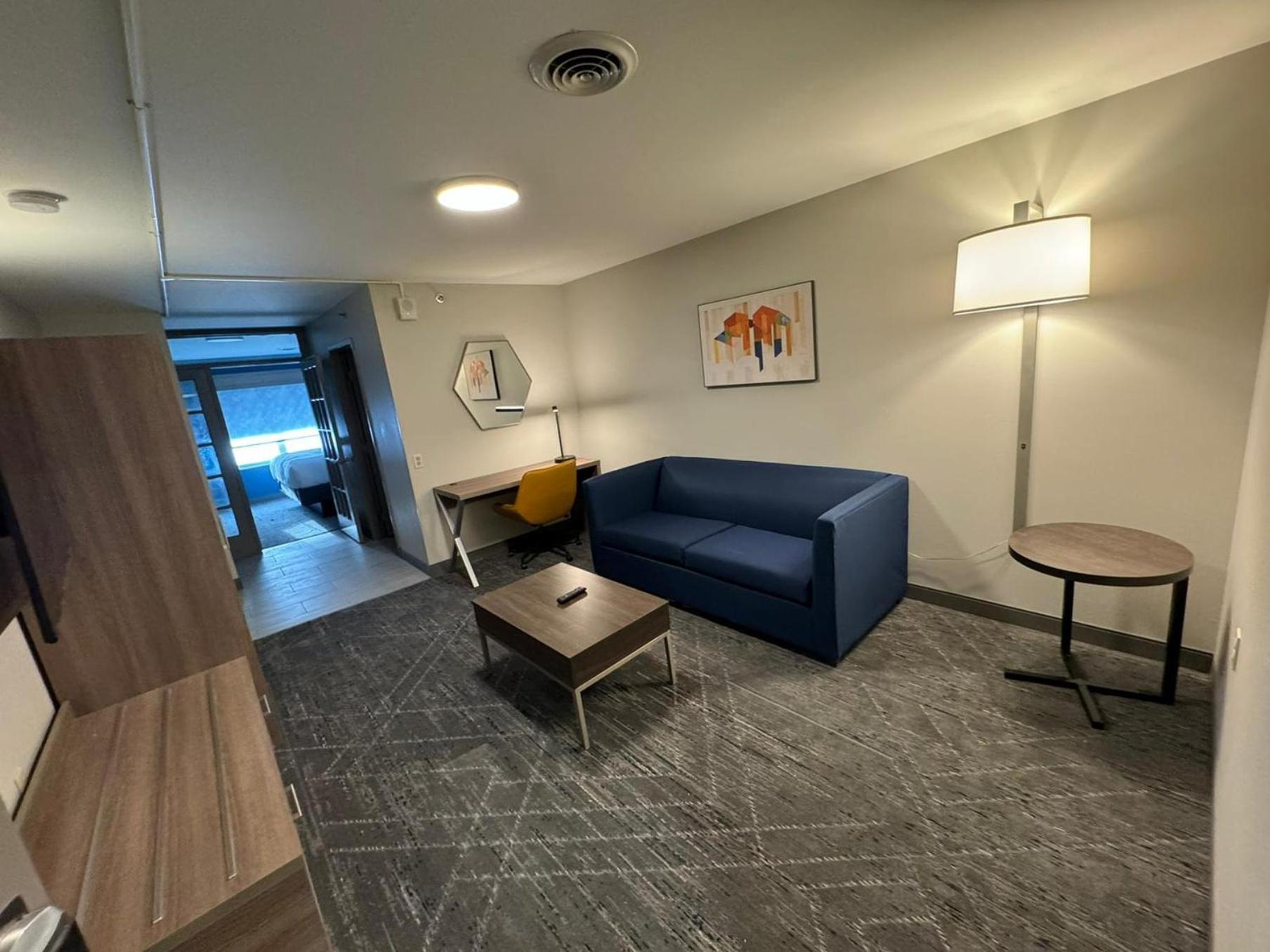 Holiday Inn Express & Suites Port Washington By Ihg Exterior photo