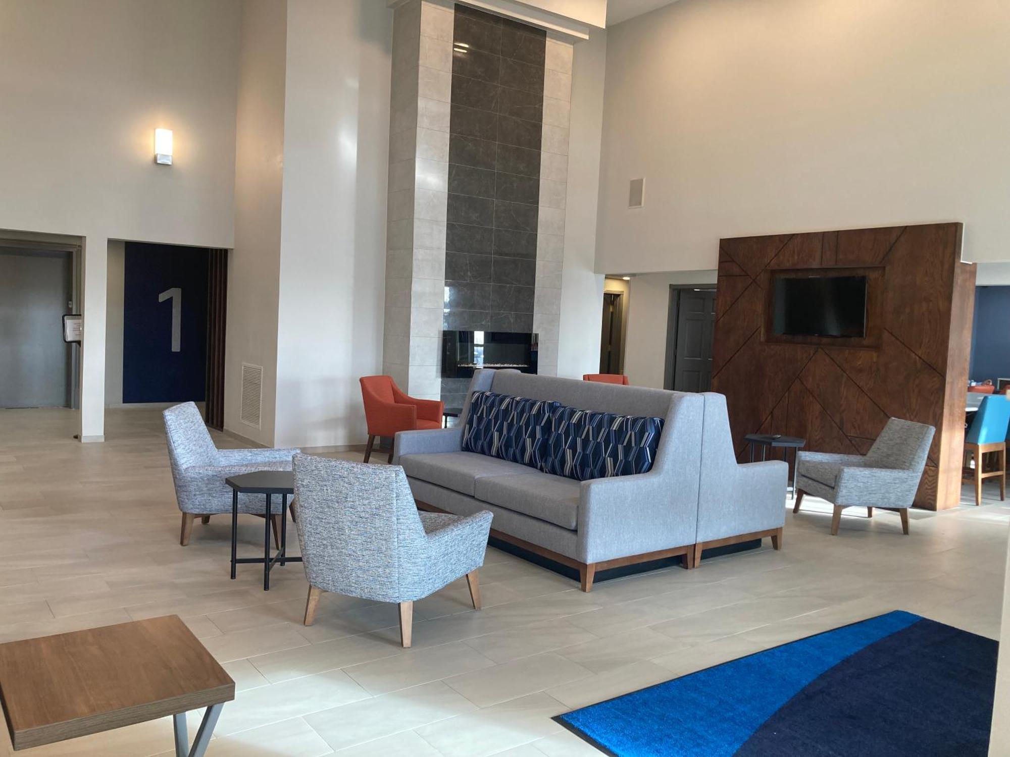 Holiday Inn Express & Suites Port Washington By Ihg Exterior photo