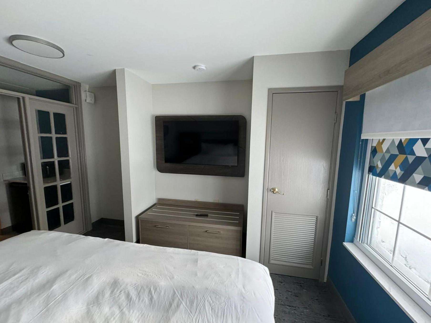 Holiday Inn Express & Suites Port Washington By Ihg Exterior photo