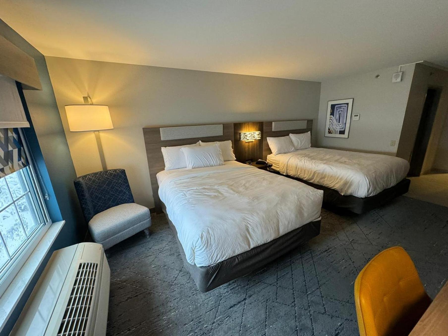 Holiday Inn Express & Suites Port Washington By Ihg Exterior photo