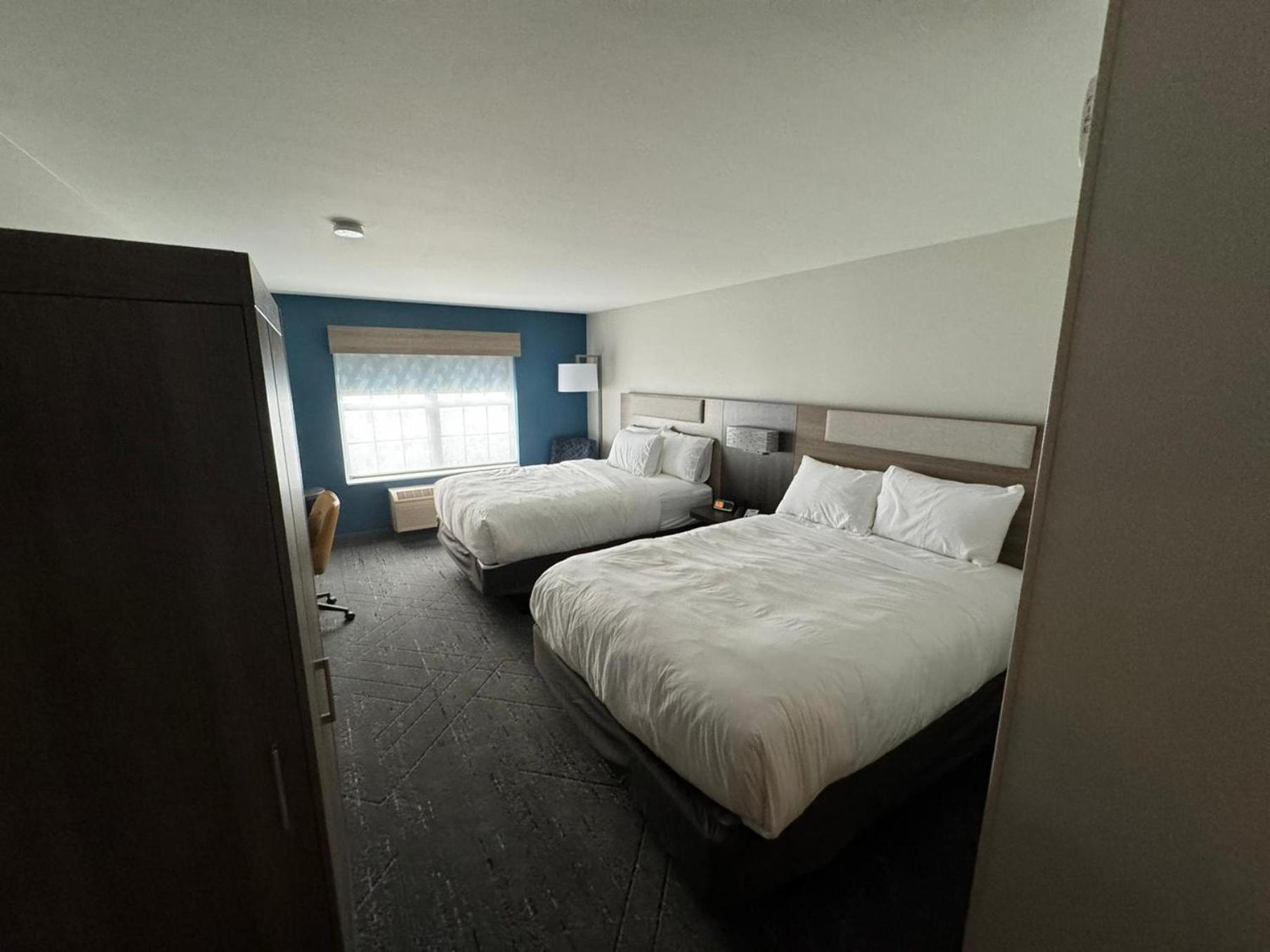 Holiday Inn Express & Suites Port Washington By Ihg Exterior photo