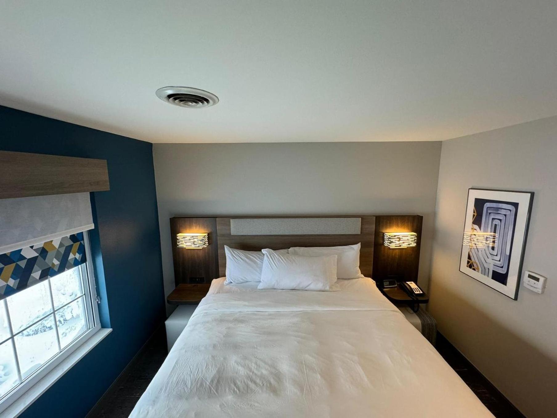 Holiday Inn Express & Suites Port Washington By Ihg Exterior photo
