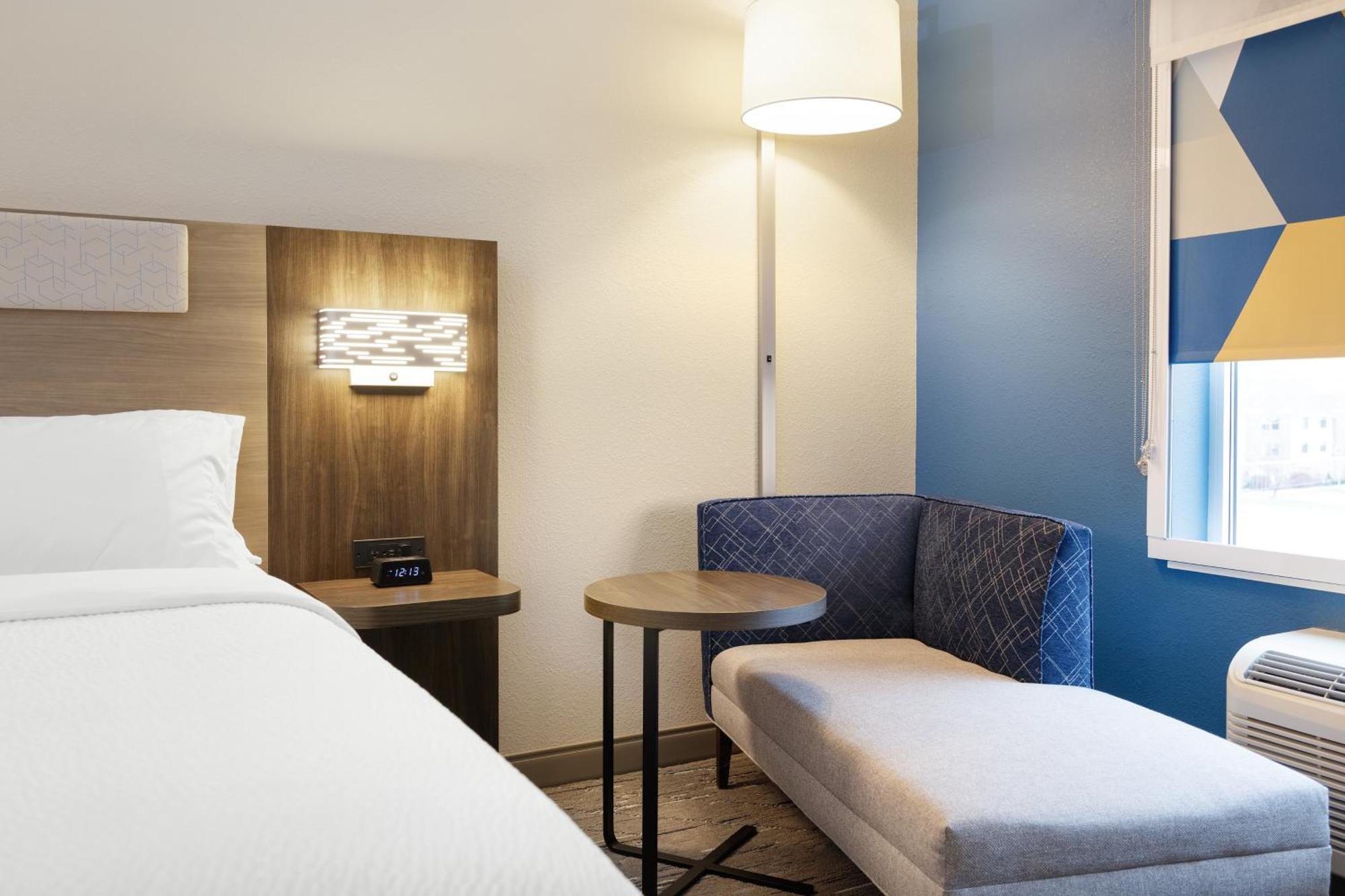 Holiday Inn Express & Suites Port Washington By Ihg Exterior photo