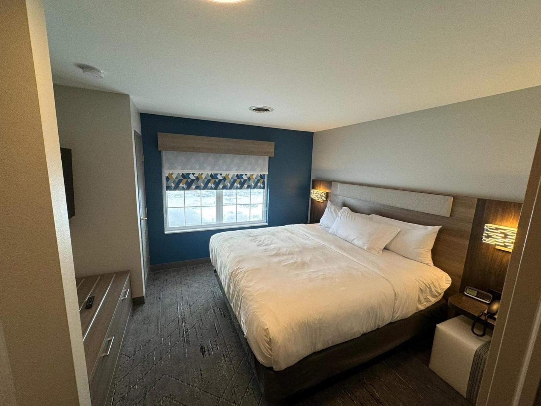Holiday Inn Express & Suites Port Washington By Ihg Exterior photo