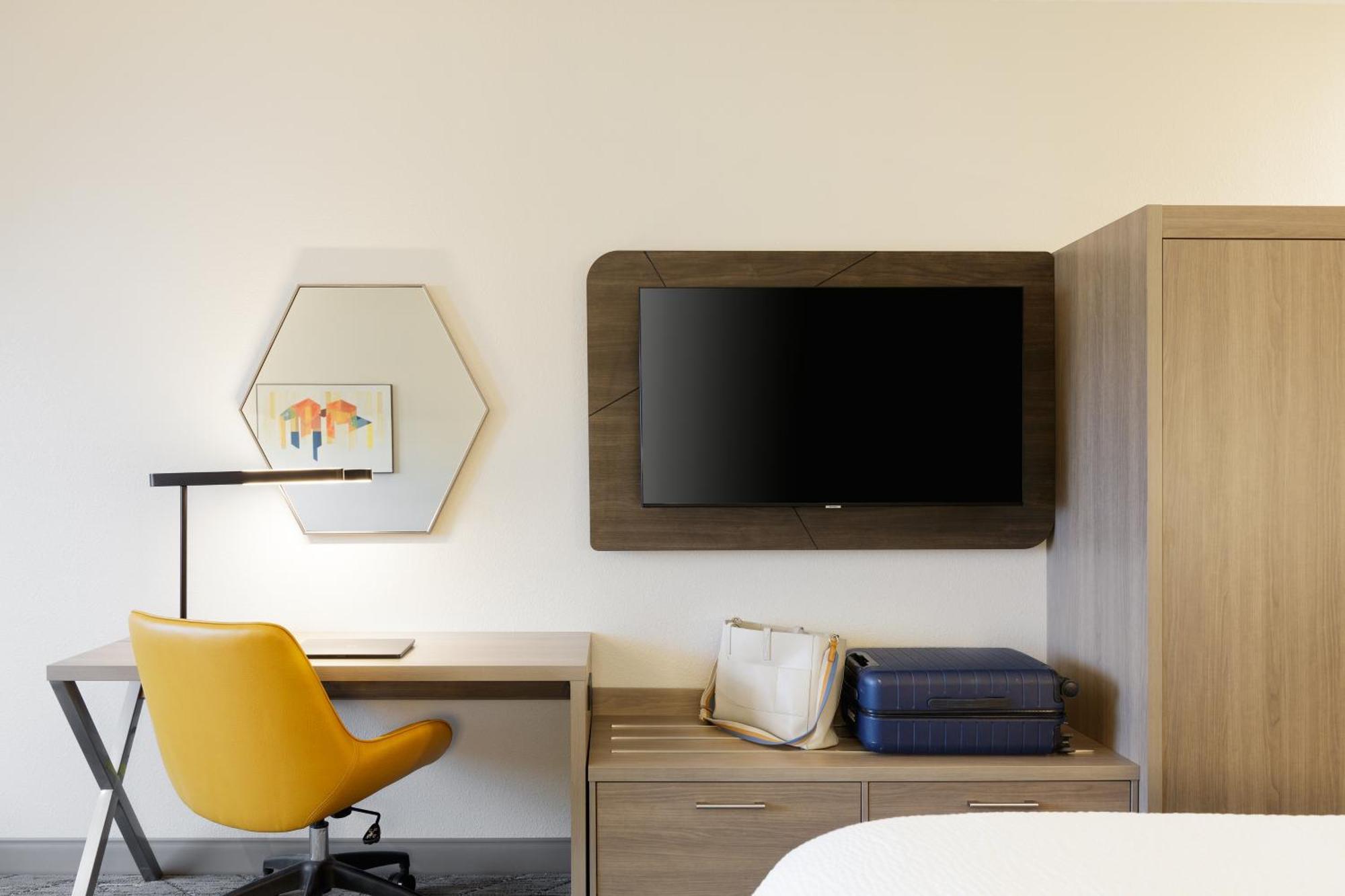 Holiday Inn Express & Suites Port Washington By Ihg Exterior photo