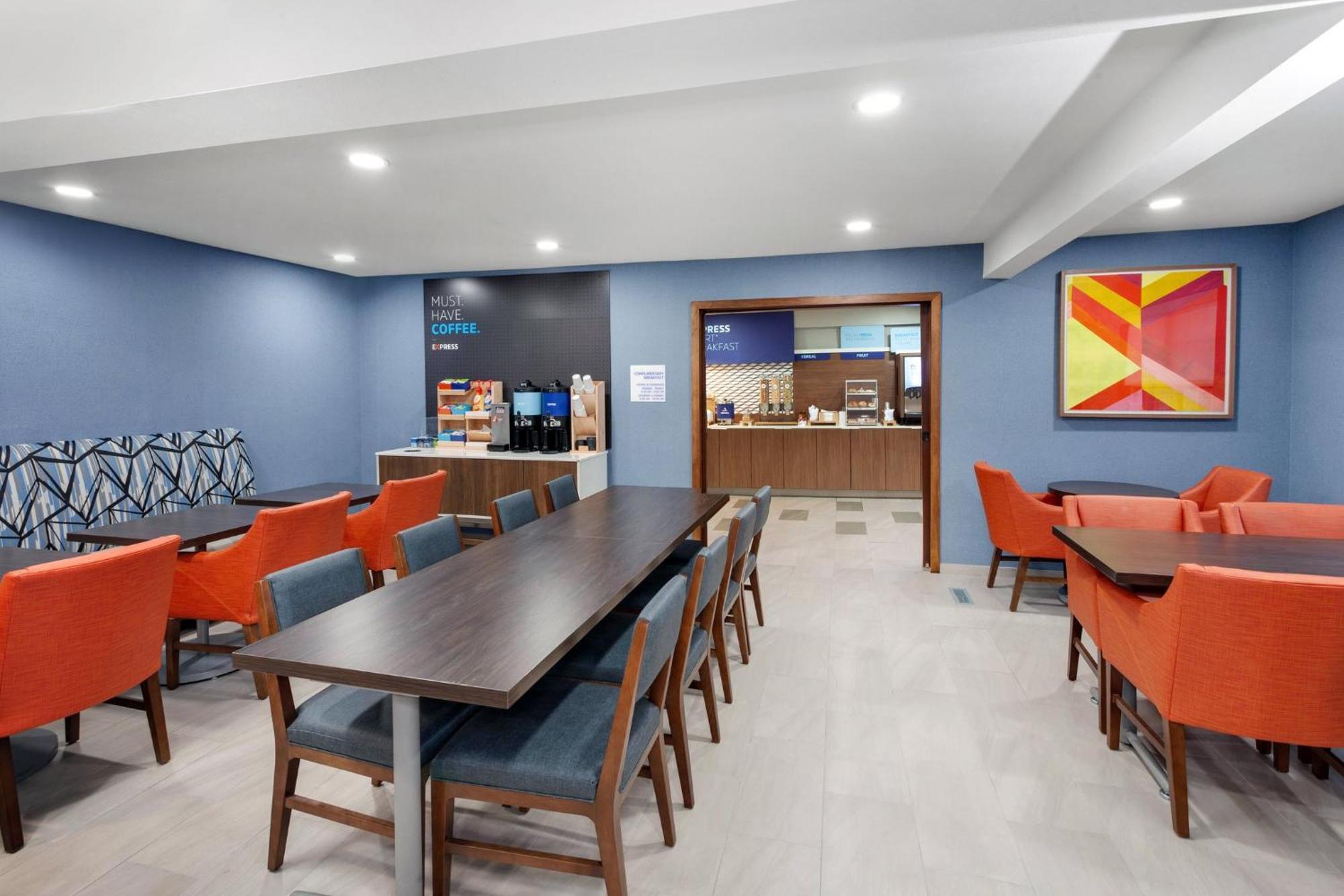 Holiday Inn Express & Suites Port Washington By Ihg Exterior photo