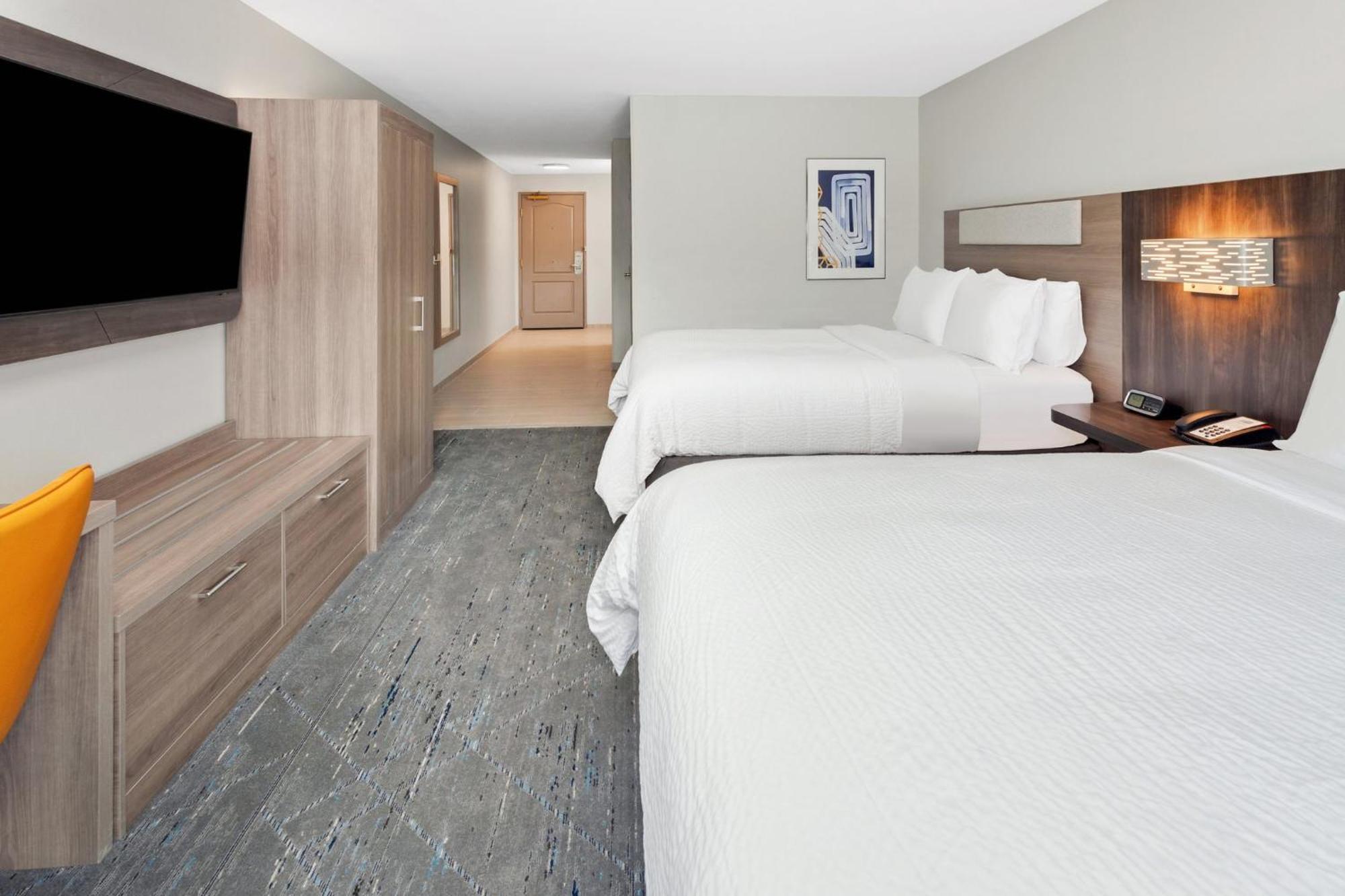 Holiday Inn Express & Suites Port Washington By Ihg Exterior photo