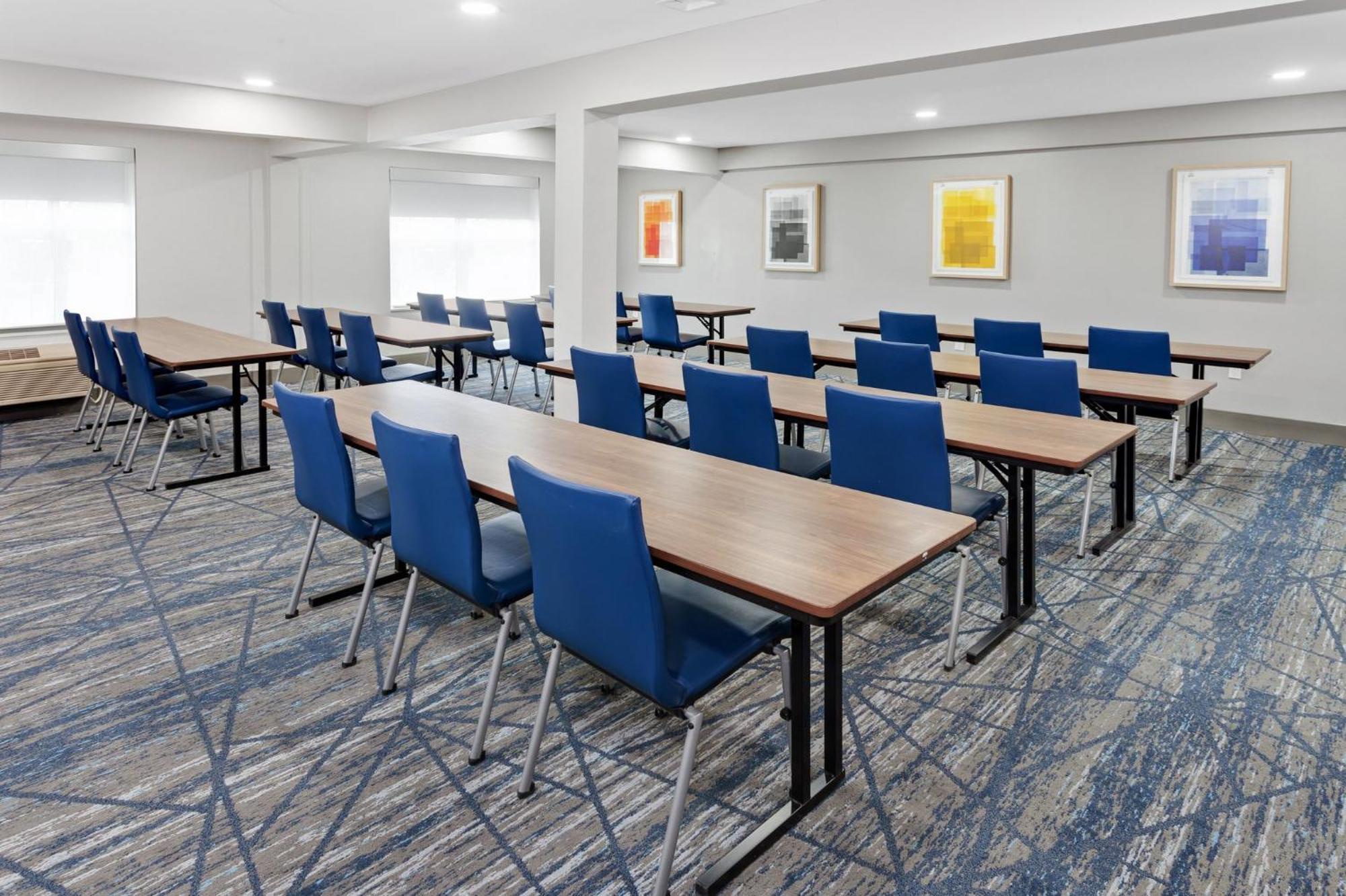 Holiday Inn Express & Suites Port Washington By Ihg Exterior photo