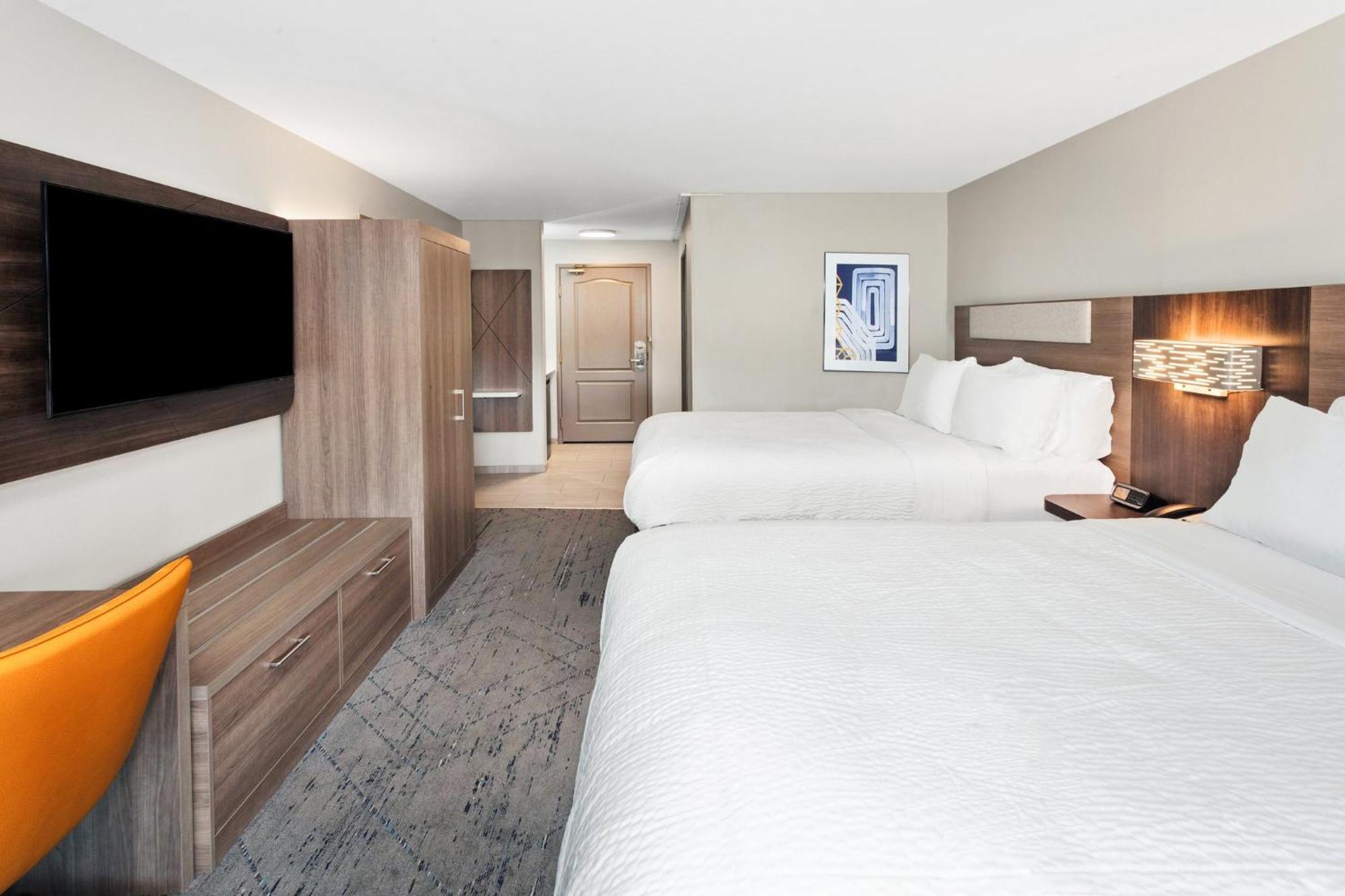 Holiday Inn Express & Suites Port Washington By Ihg Exterior photo