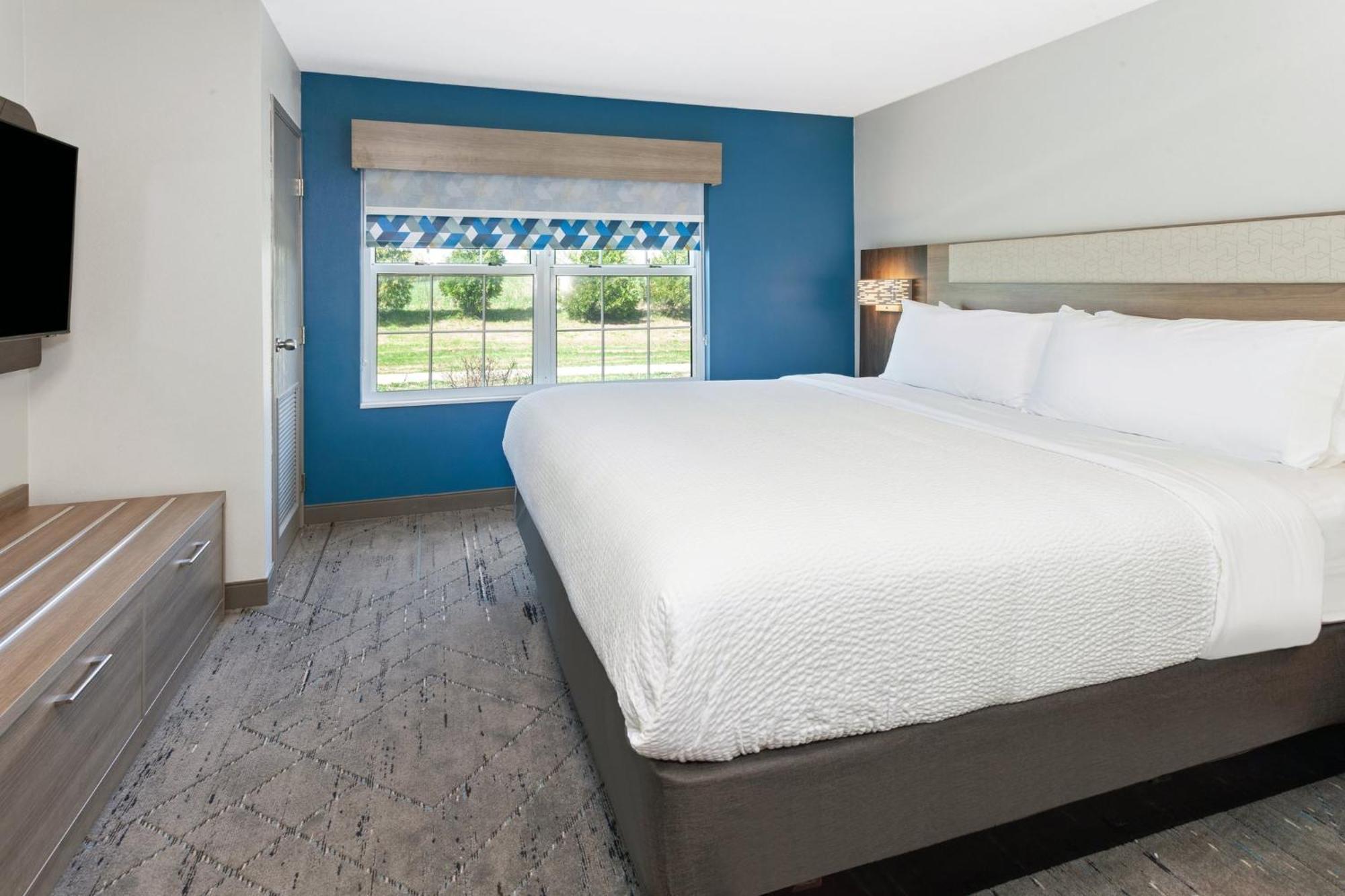 Holiday Inn Express & Suites Port Washington By Ihg Exterior photo