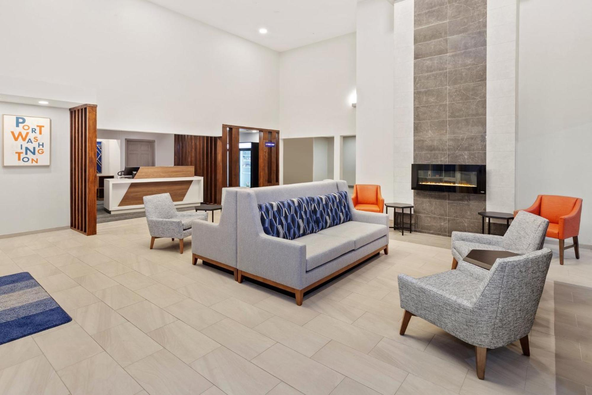 Holiday Inn Express & Suites Port Washington By Ihg Exterior photo