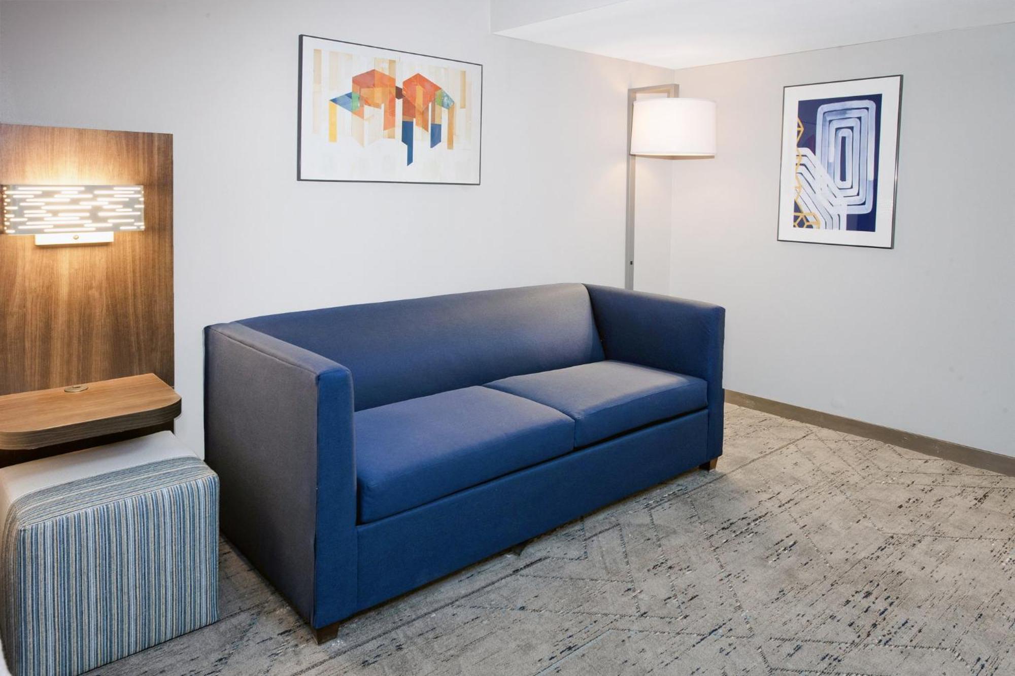 Holiday Inn Express & Suites Port Washington By Ihg Exterior photo