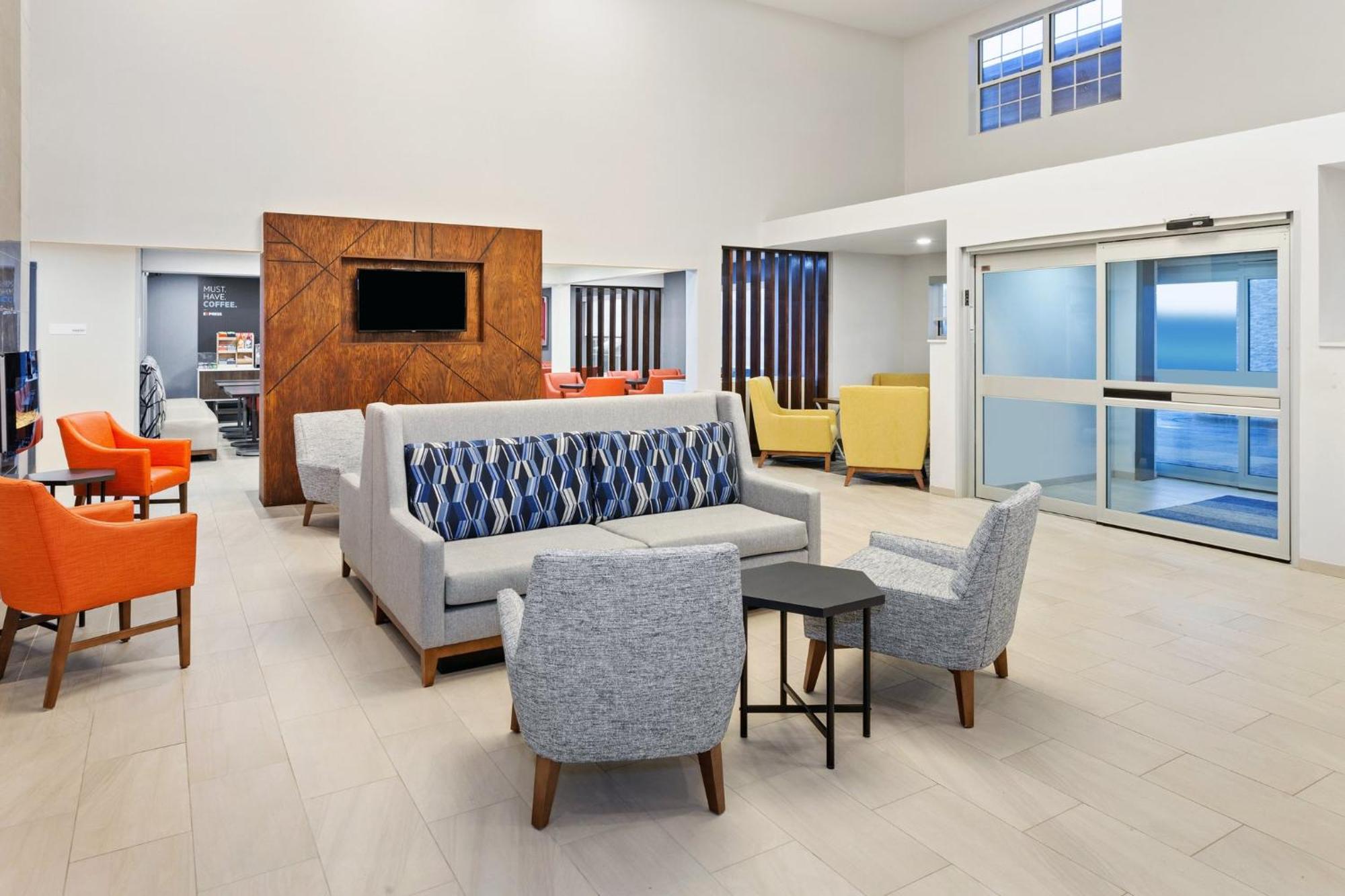 Holiday Inn Express & Suites Port Washington By Ihg Exterior photo