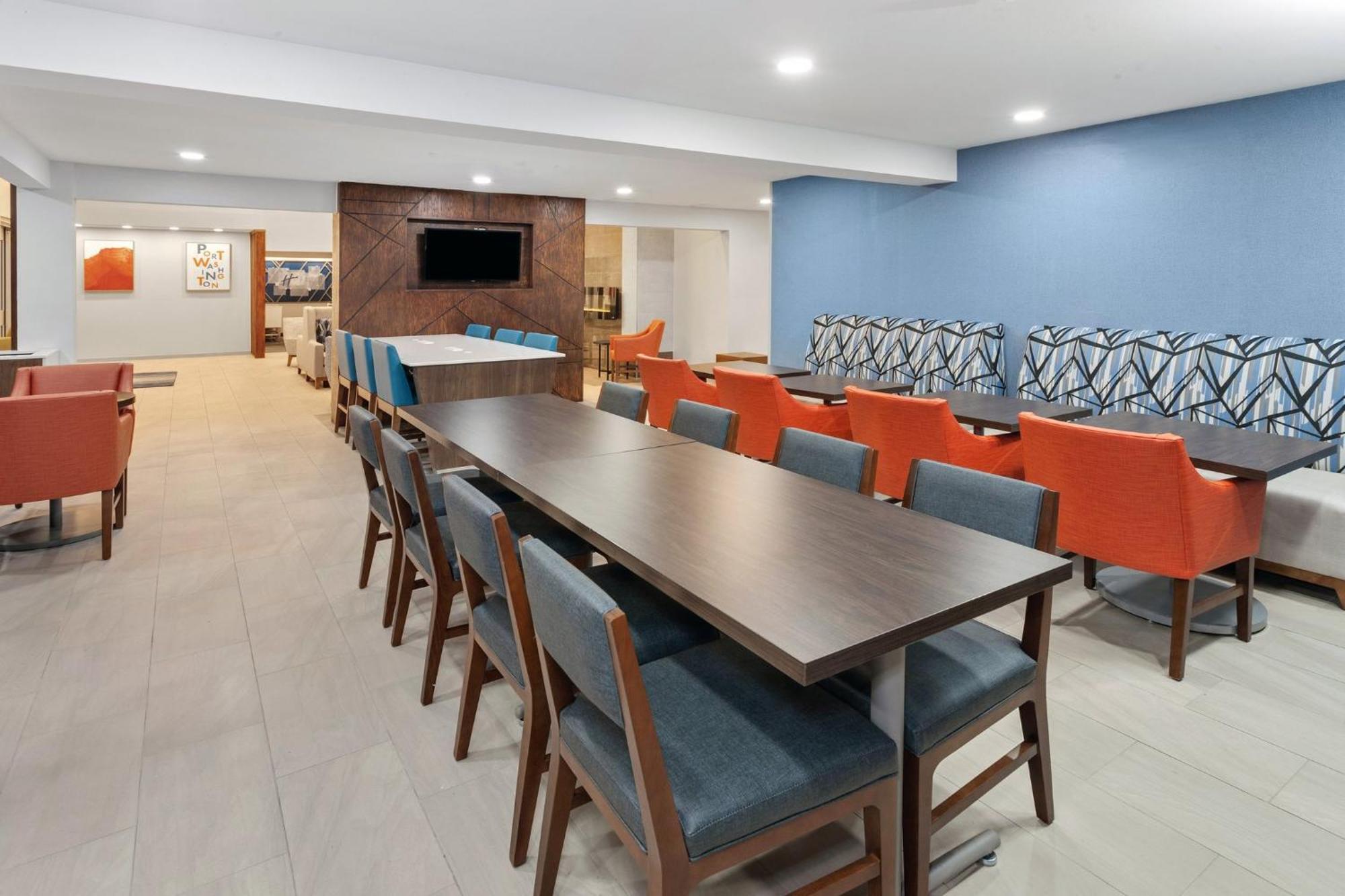 Holiday Inn Express & Suites Port Washington By Ihg Exterior photo